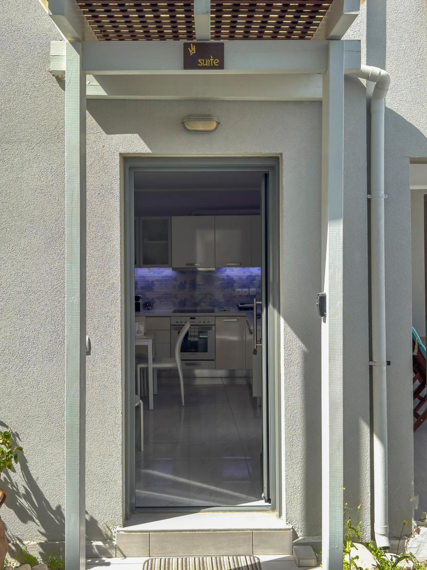 Alisahni Villa & Suite カト・ダラトソ エクステリア 写真